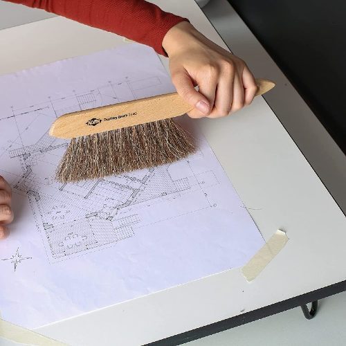 Dusting brush
